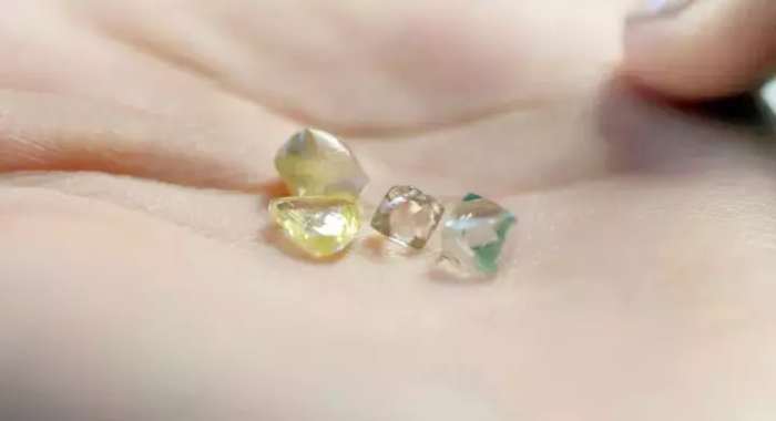 准备结婚了用半年时间挑选钻戒,95后都开始挑钻戒