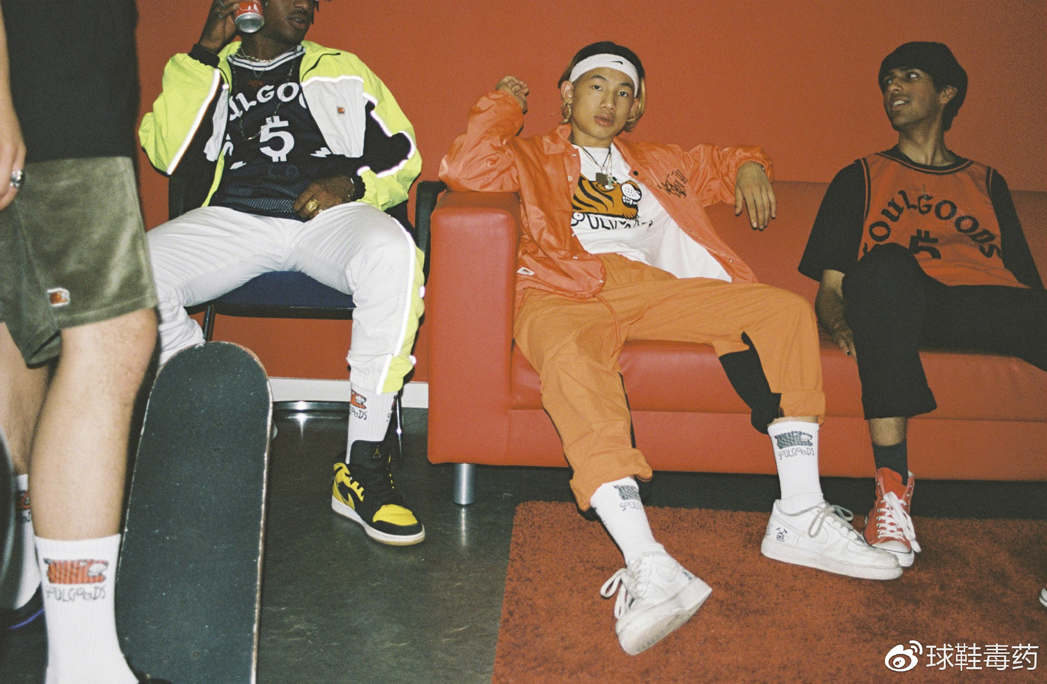 袜子老滑到鞋底怎么办,鞋子不穿袜子鞋底粘脚