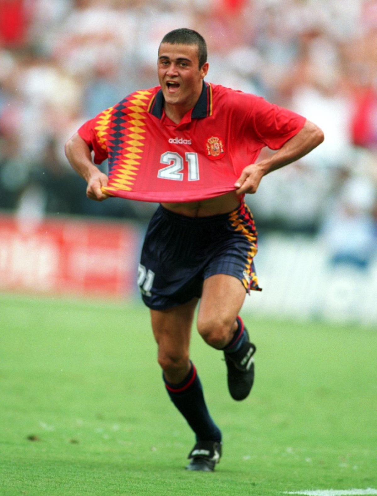 各队新球衣集体亮相，复古球衣能否复制辉煌？