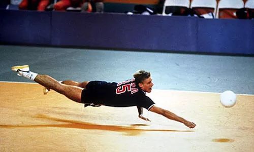 自由人防守取位,自由人怎么防守四号位