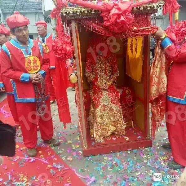 绍兴又双叒叕现土豪婚礼！摩托机车队迎亲，10层大酒店做嫁妆！