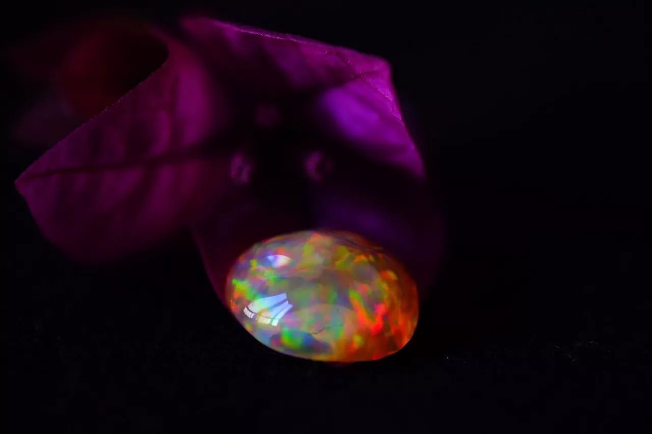 玉天下珠宝橱窗,玉天下