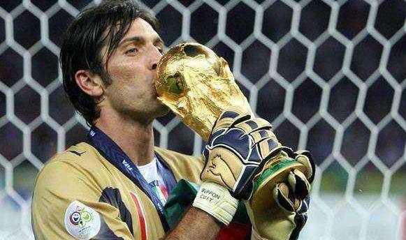 布冯生涯历程,布冯告别30年职业生涯