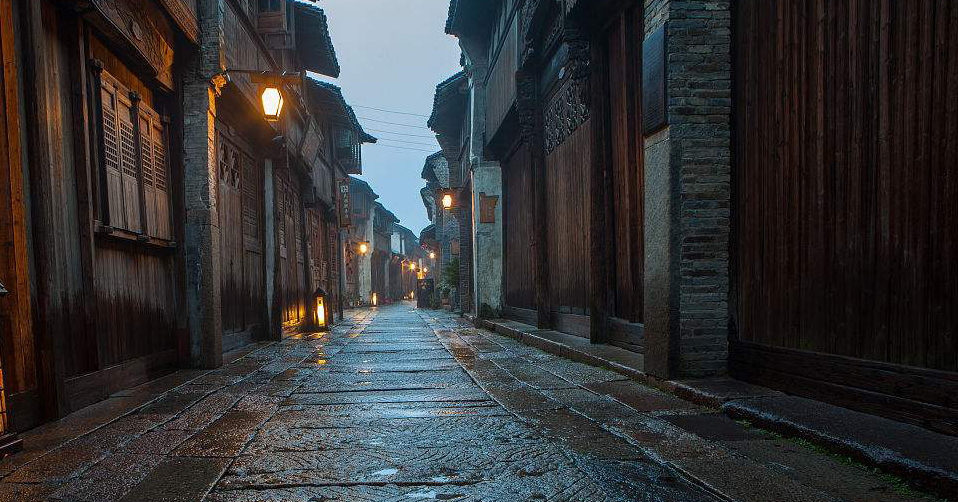 男子因我毁容,他执意娶我,大婚当夜他拿下面具我才知被骗