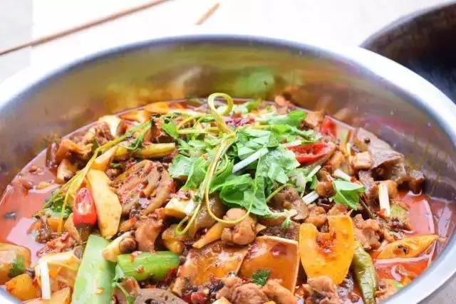 冬天吃柴火鸡简直太过瘾了！还没感受过？太out了，赶快克整一只~