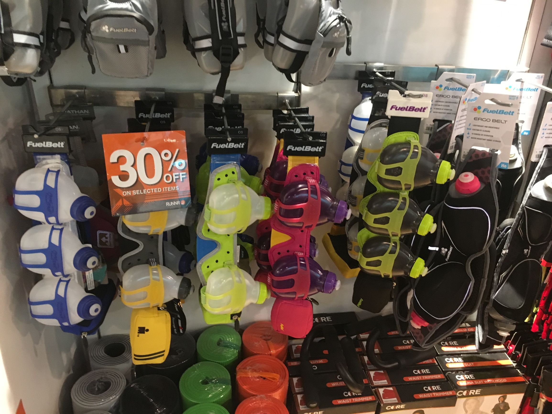 跑步也是门生意,这家门可罗雀的跑步用品店就能做到月入10万