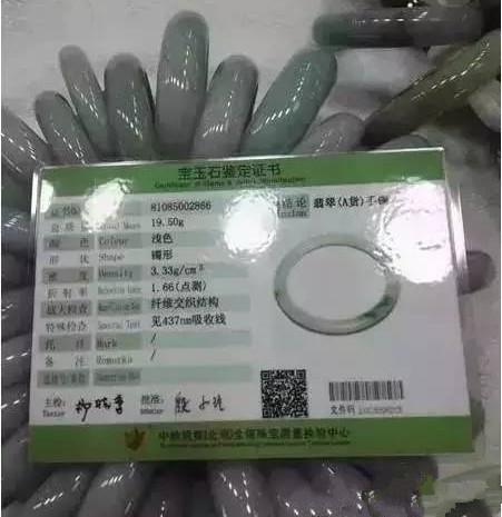 翡翠作假新手法——抛光粉上色，千万要注意了！