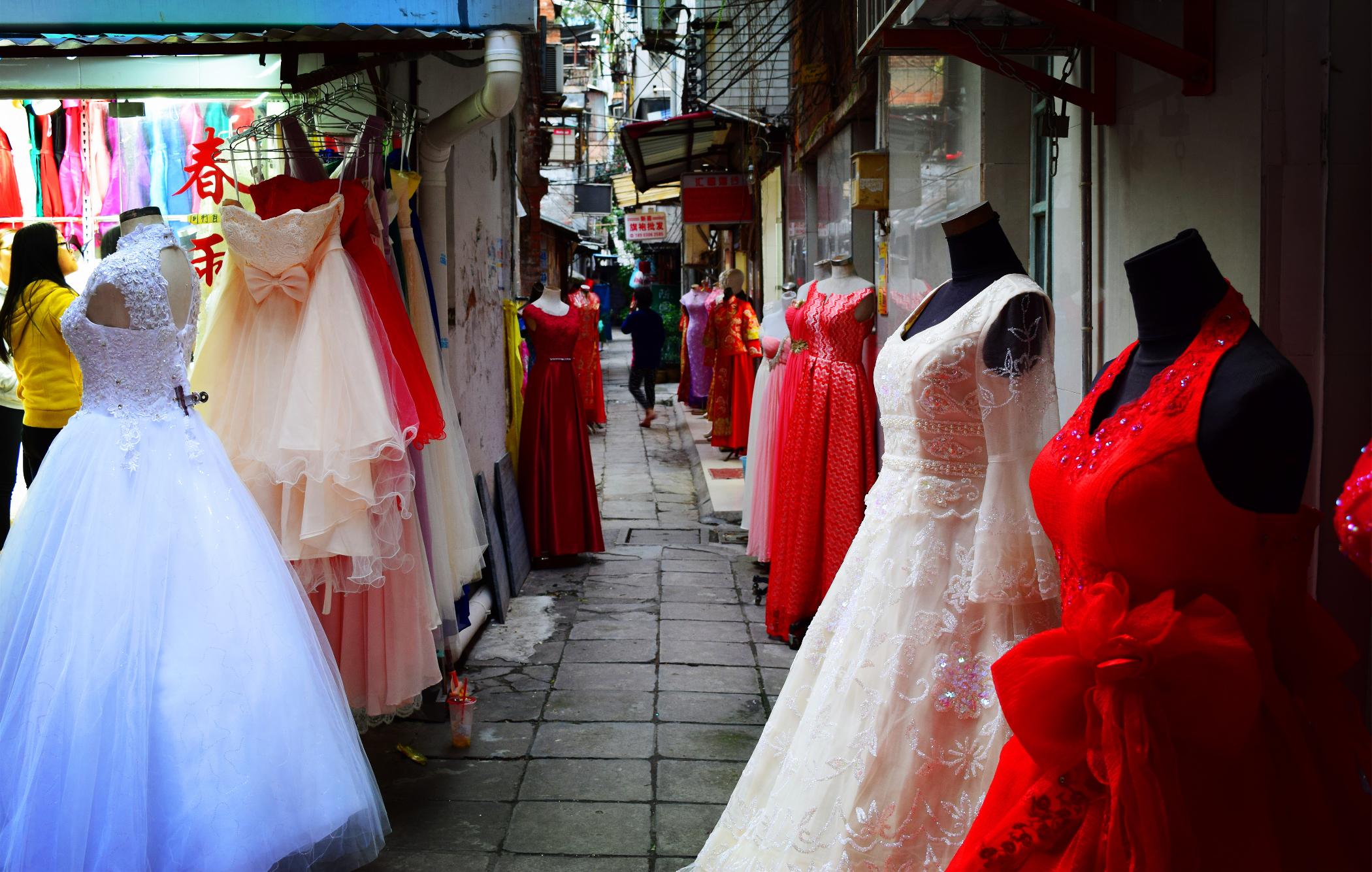 海珠|遭遇电商冲击,婚纱街使出这些招数抓住客户