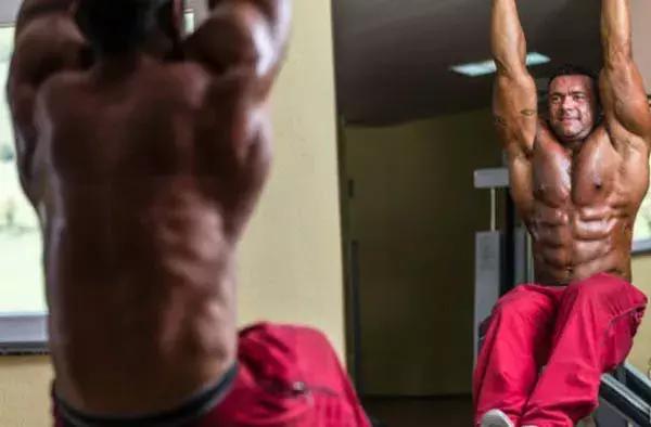 囚徒健身之举腿第四式,囚徒健身之举腿最终式