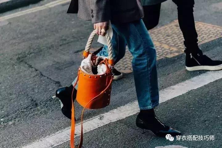 方头粗跟短靴冬季搭配裤子,冬季短靴搭配什么裤子