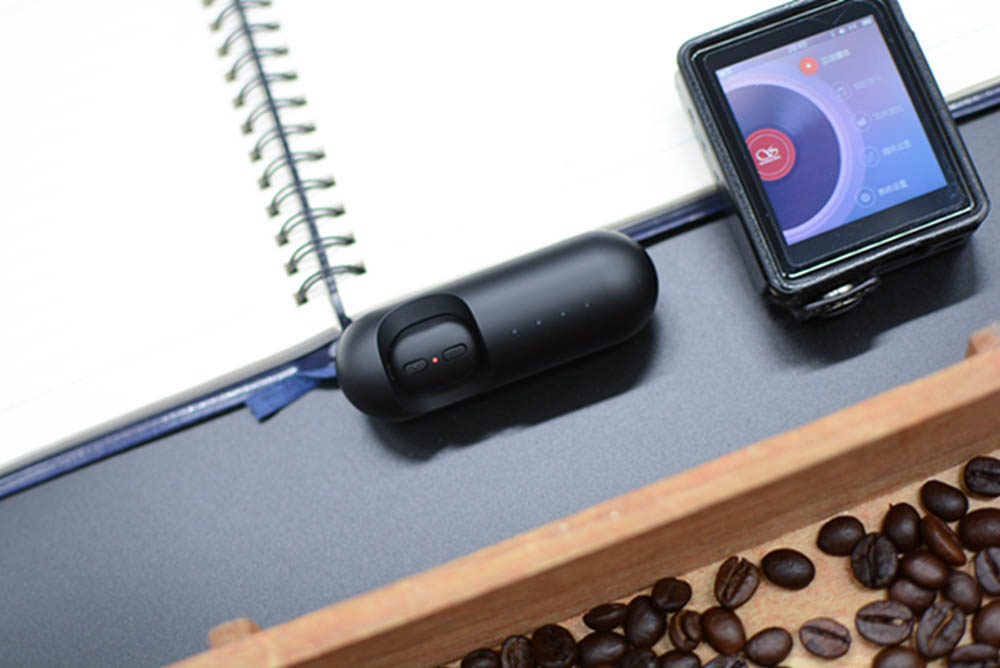 小到几乎可以隐藏！QCY超迷你蓝牙耳机评测