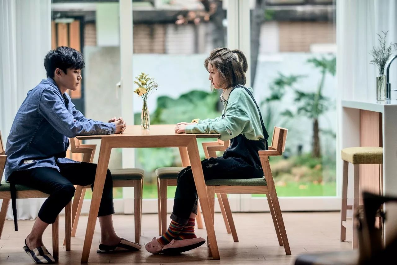 28岁荣获金马奖10项最佳女主角奖,8岁女孩获得百花奖