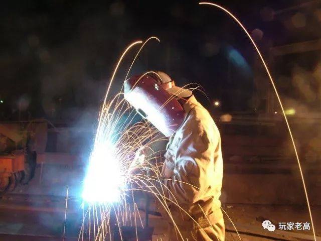 吃不上饭的电焊工，转行玩直播，竟然月赚10万！——玩家老高