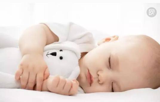 新生儿睡觉容易惊醒如何推拿,出生宝宝睡觉容易惊醒怎么办