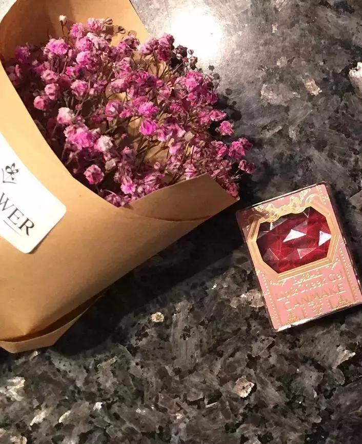 圣诞限定款口红试色,好物推荐口红便携