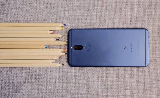 畅玩7x和华为麦芒6哪个好,华为麦芒6荣耀7x液晶屏幕对比