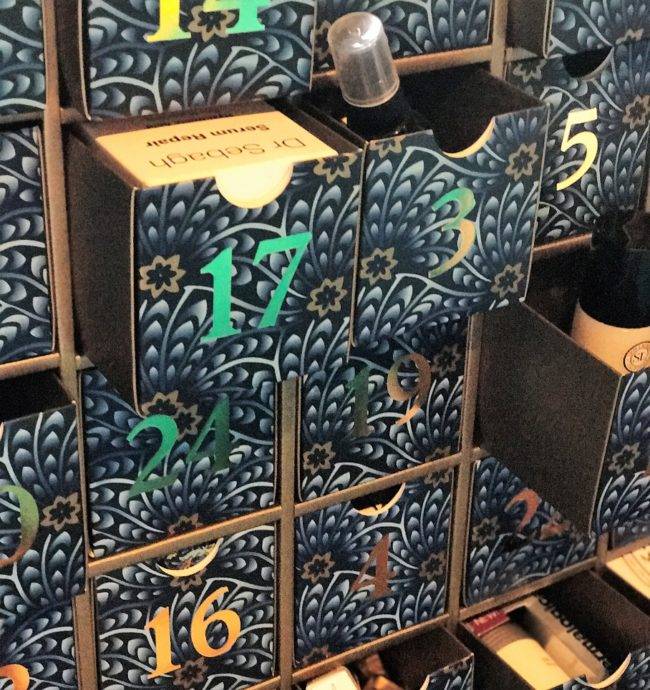 大牌圣诞倒数日历盲盒,mac圣诞倒数日历盲盒2023专柜版