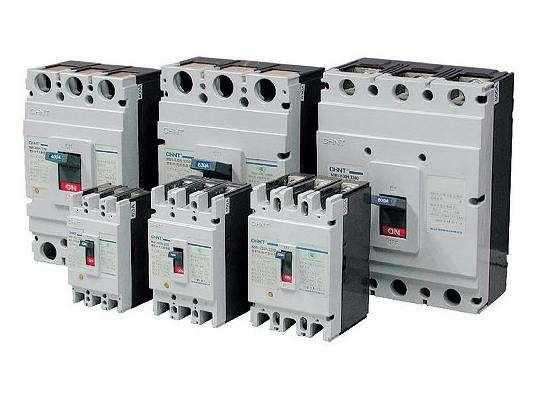 什么是断路器断路器主要功能,高压断路器和低压断路器符号