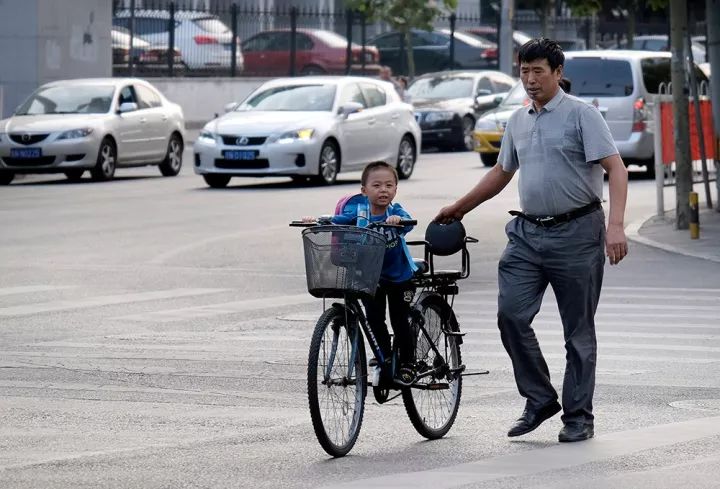 油腻时代的中年人,人到中年比油腻更可怕的不过如此