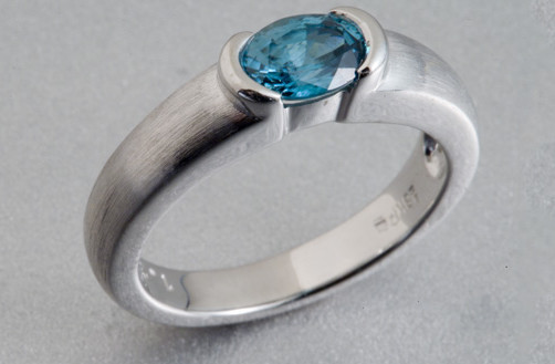 锆石有颜色的图片欣赏,宝石欣赏蓝锆石