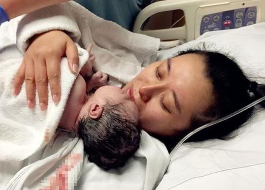 孕妇死活不同意顺产，得知原因后，在场的医生都不好意思了