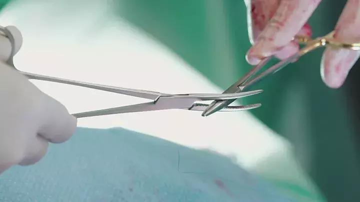 23岁流产12次，18岁流产8次，14岁流产4次：女人，要学会保护自己