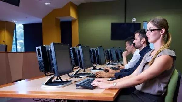 新南威尔士大学机器人,新南威尔士大学羽毛球校队