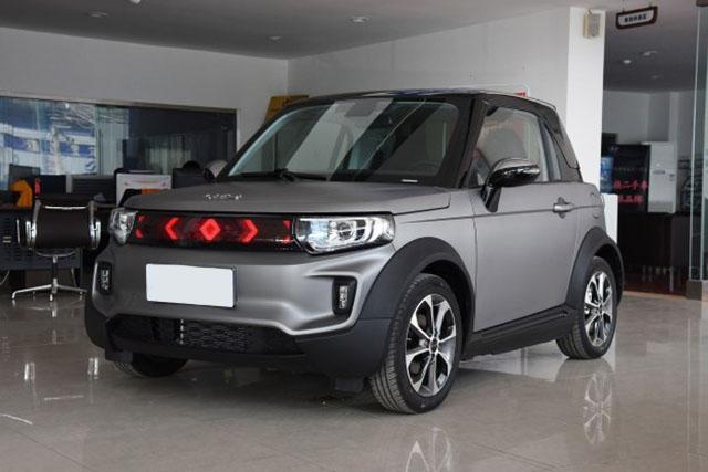 可能是最个性国产车，配无框车门、5块液晶屏，8万买它妹子更爱你