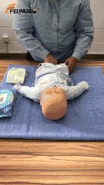 换尿不湿的奶爸,换尿布的奶爸