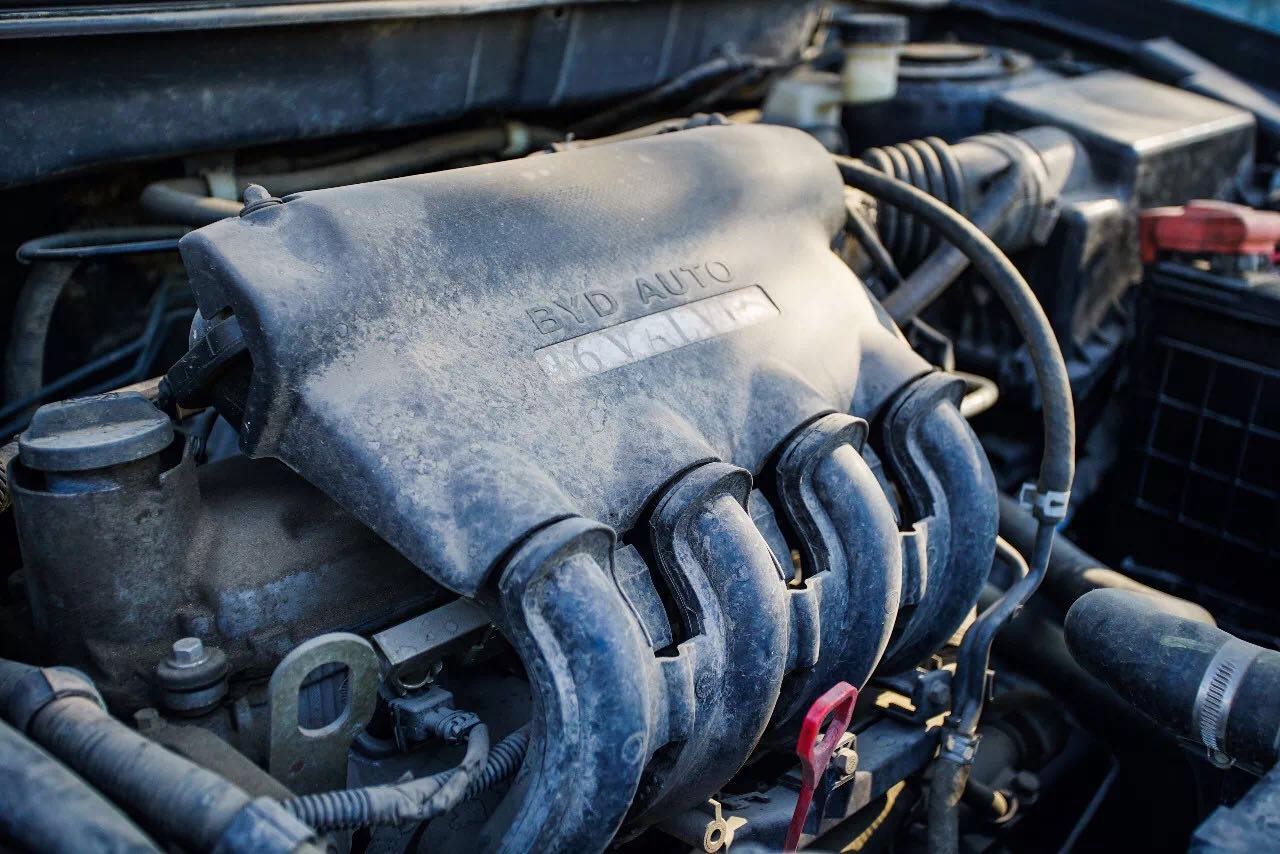 三个女生挑战蒙眼猜男生,比亚迪f3为什么说是一代神车