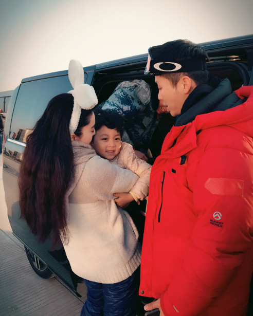 谢贤发飙视频,谢贤节目怒踹小孩