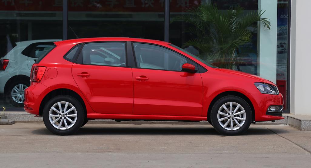 大众polo适合女生代步的敞篷车,代步上下班买polo还是飞度