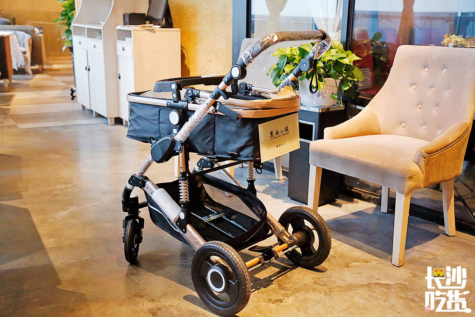 这家店竟凭借颜值和口味，竟然稳做湘菜界的精致女神十年！