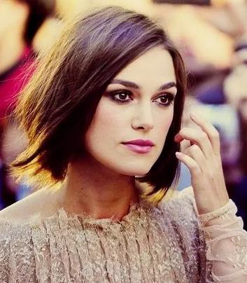 适合40-50岁圆脸中长发发型,适合圆脸微胖女生发型中长卷发