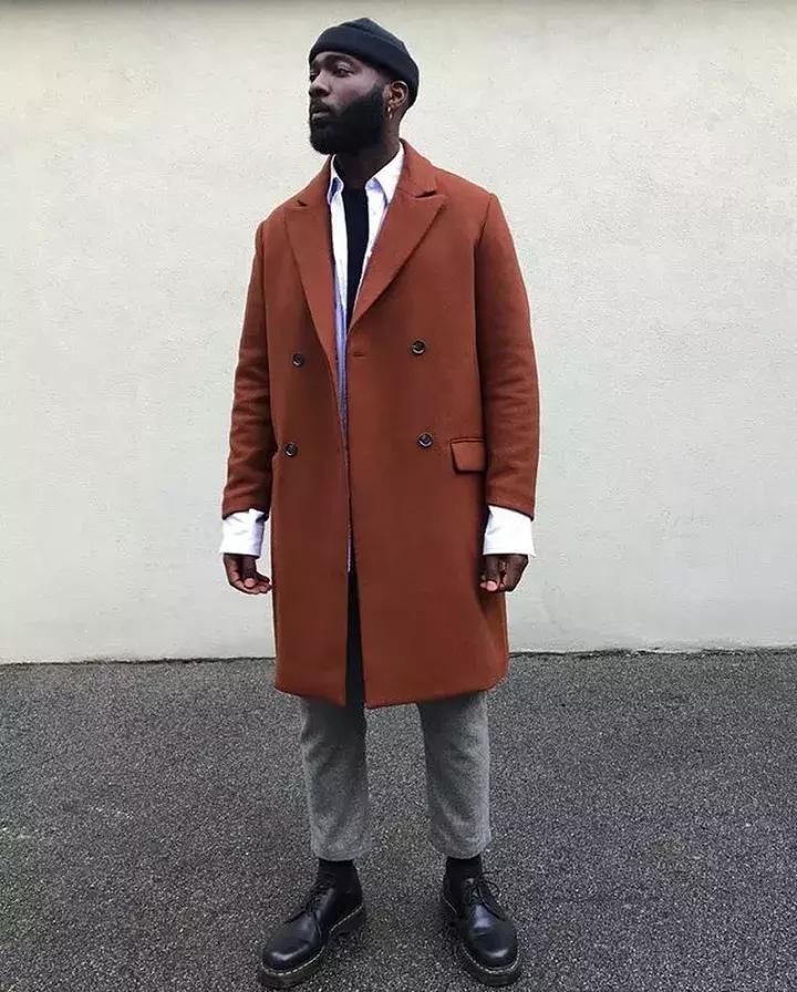 这双靴子一旦穿上就会“中毒”