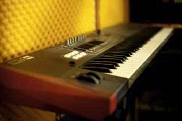 电子琴左手与右手如何配合技巧,电子琴初学者入门技巧