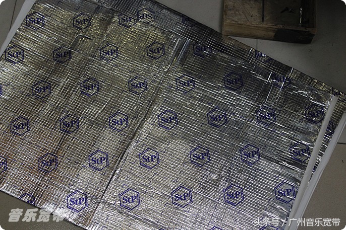 捷豹xj门板异响,捷豹xj门板喇叭发出滴滴声音