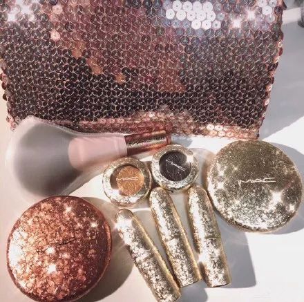 秋冬必入的5支口红显白显气质,勃艮第红口红适合什么肤色