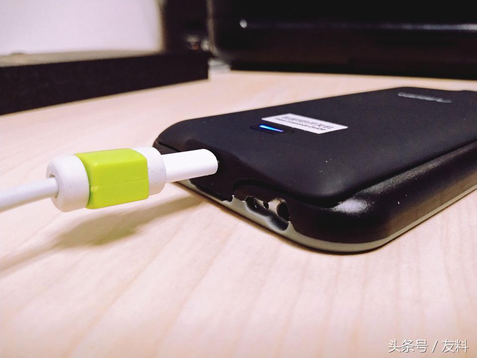 苹果正品背夹式充电宝测评,苹果背夹式充电宝20000毫安测评