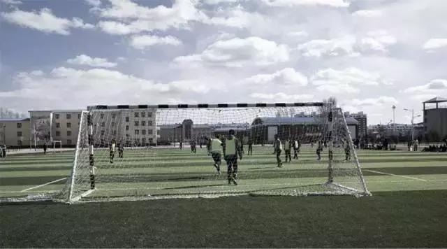 足球满眼都是青春的记忆,足球充满热爱