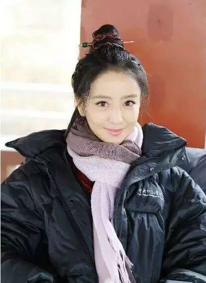 刘昊然papi酱经常穿的中戏校服火了，还有人做起了代购！