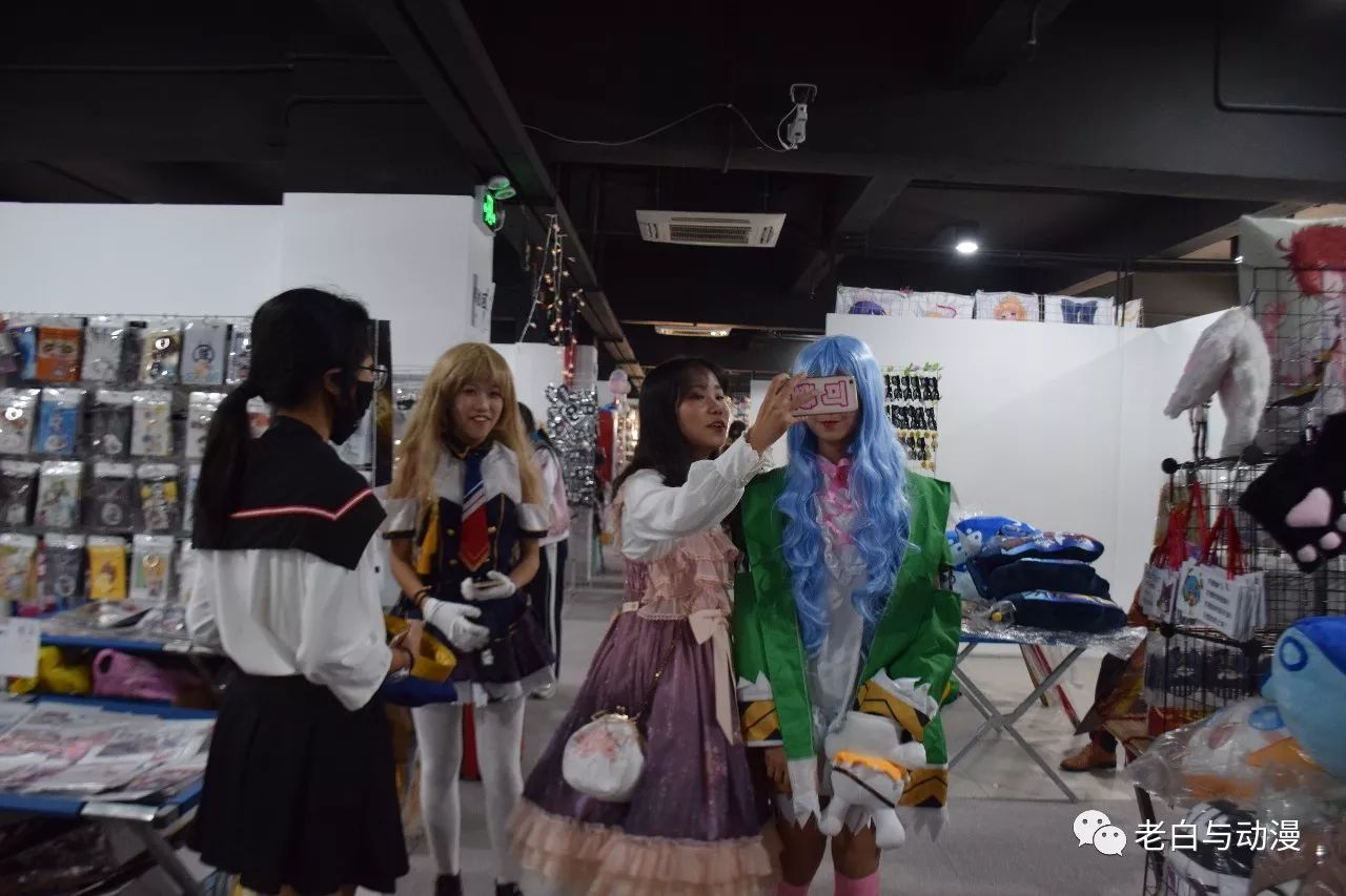 昨天去了一场小型的漫展,感觉又回到了2.5次元