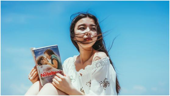 吊带露脐装穿什么外搭,紫色吊带包臀裙穿搭