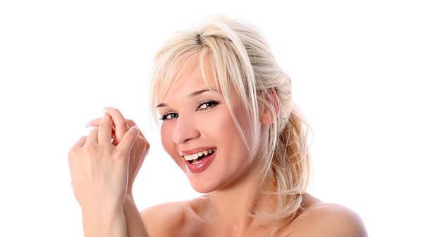 化妆水和爽肤水的正确使用方法 (最好用的化妆水和爽肤水)