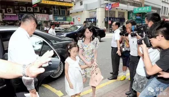 香港首富甘比是谁,香港现任女首富甘比的情商有多高