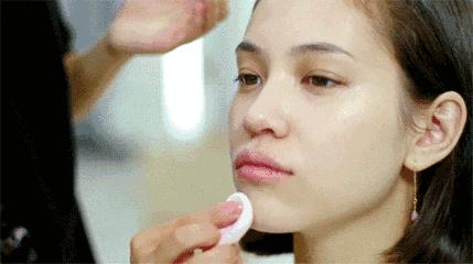 一化妆就又老又丑,一化妆就烂脸怎么办