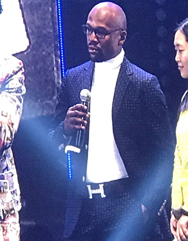 拳王梅威瑟晒金腰带,拳王梅威瑟最新回应