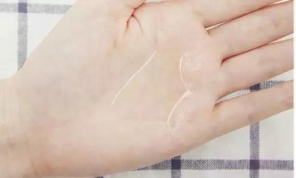 适合干皮的冬季水乳推荐,油皮敏感肌毛孔大适合用什么水乳