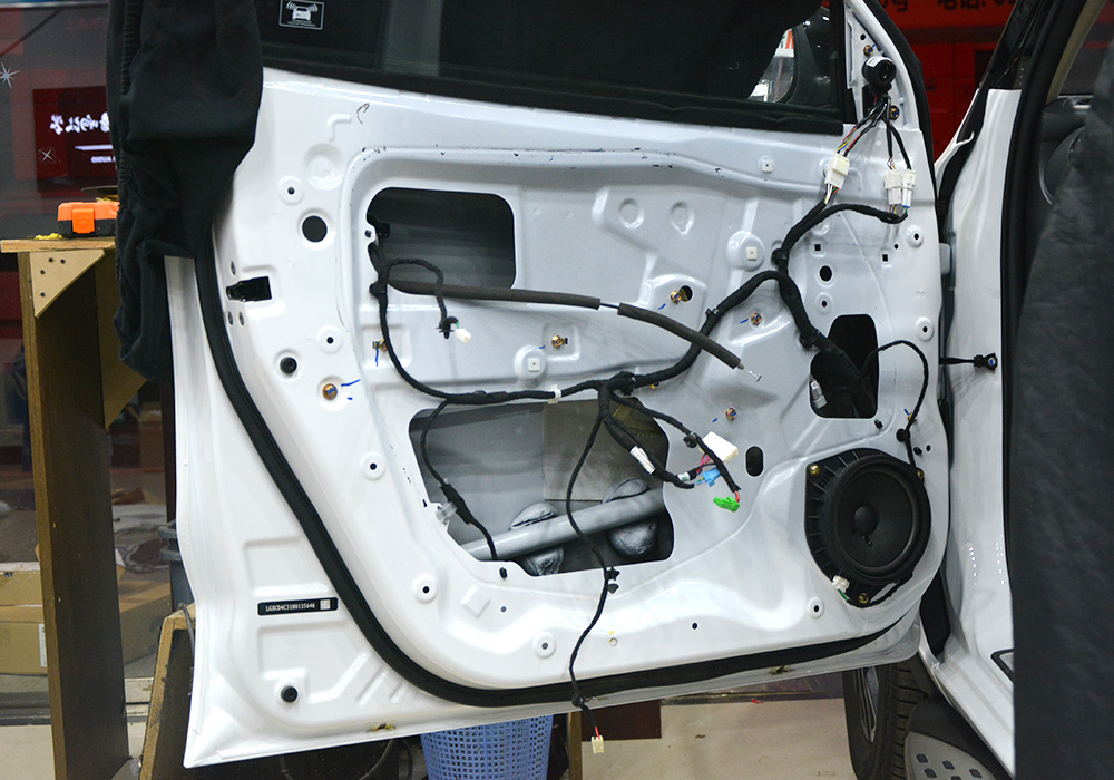 比亚迪宋改装音响,比亚迪宋汽车4门隔音拆装