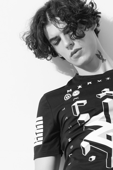 小说：女主播PK，为了不让自己输掉，她自掏腰包，拿一亿买礼物